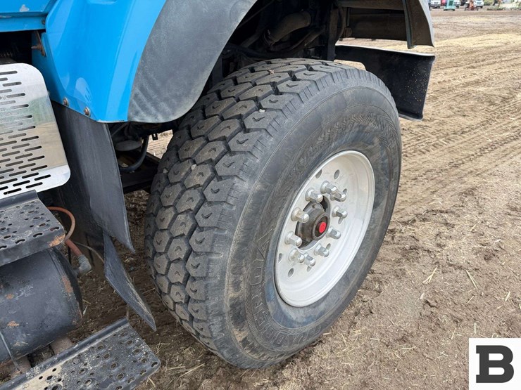 2003-international-7600-image-34