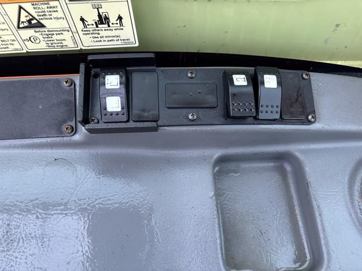 2015-jlg-g5-18a-image-30