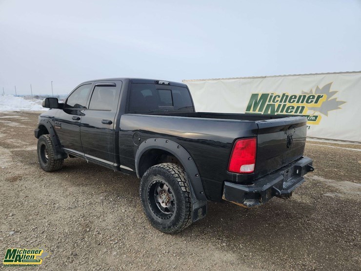 2017-dodge-3500-image-3