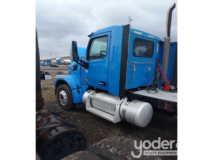 2018-peterbilt-567-image-1