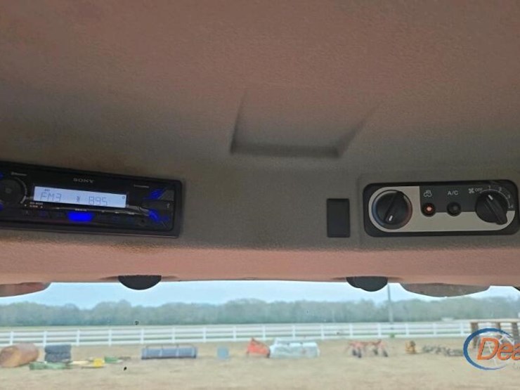 2023-kubota-la1055-image-8