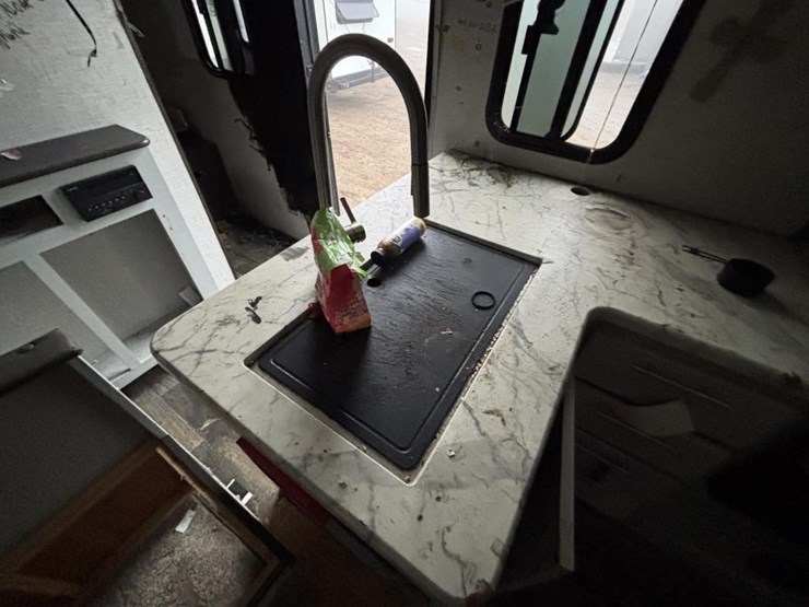 2020-bullet-bl243bhsw20-travel-trailer-image-30