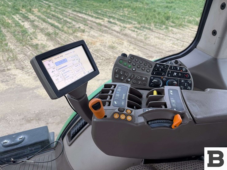 2012-john-deere-7215r-image-71