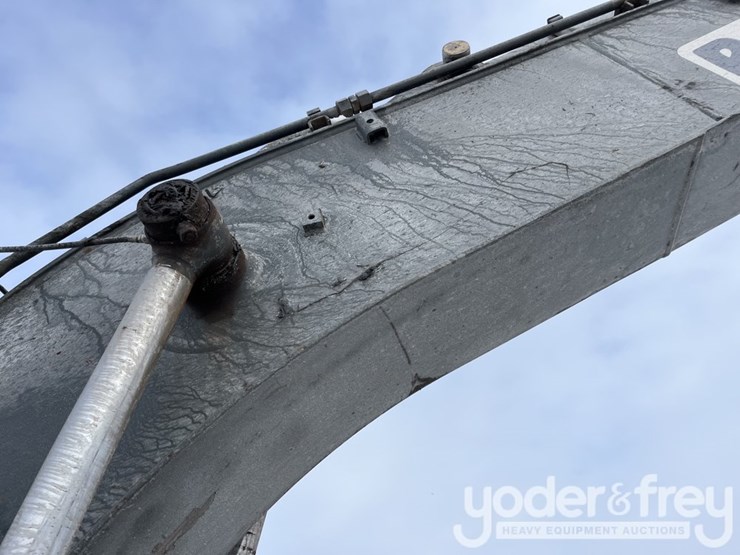 2022-deere-135g-image-16