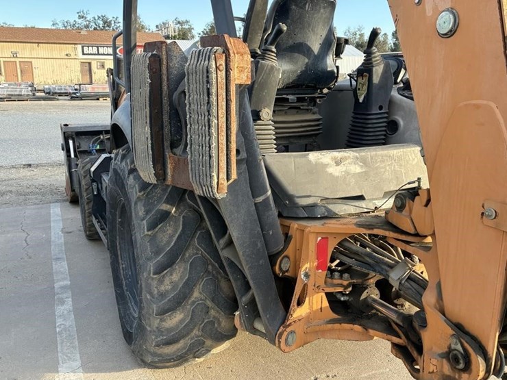 2017-case-580sn-image-17