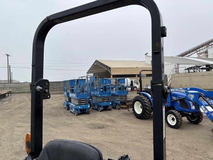 2017-new-holland-workmaster-40-image-41