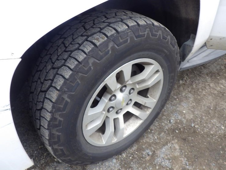 2015-chevrolet-tahoe-image-13