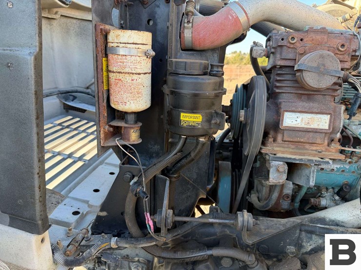 1992-international-4800-image-32