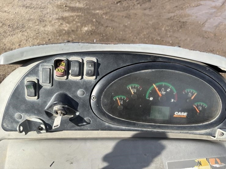 2017-case-580sn-image-16