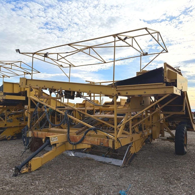 Double L 857 Potato Digger - Pasco, WA