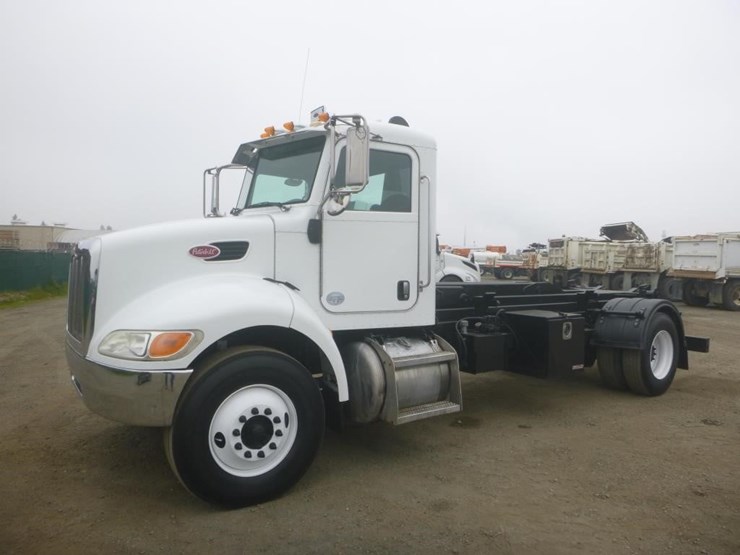 2011-peterbilt-337-image-1