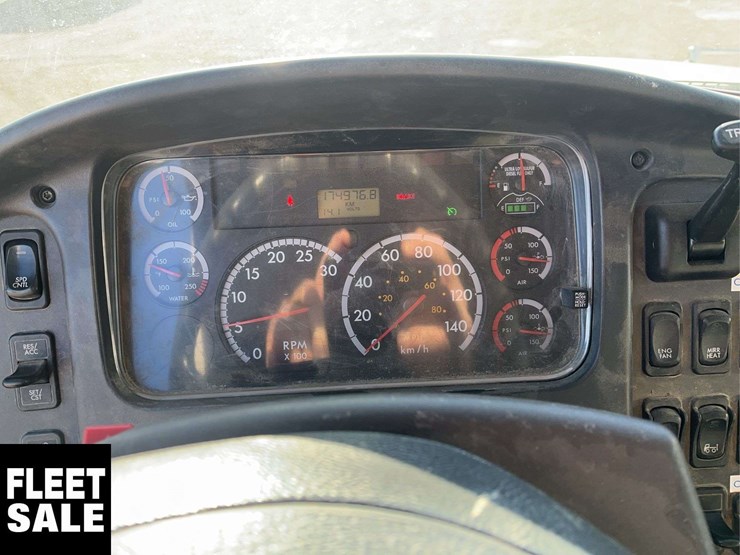 2012-freightliner-m2-112-t/a-service-truck-image-18