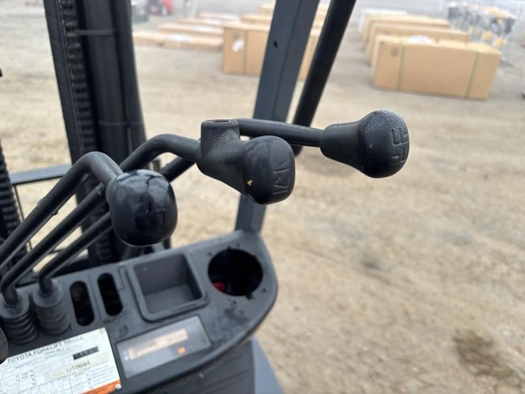 2008-toyota-8fgcu20-image-22