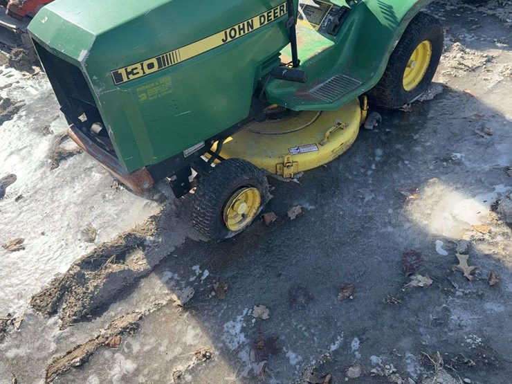 john-deere-130-image-1
