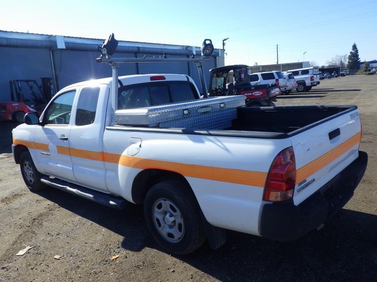 2013-toyota-tacoma-image-4