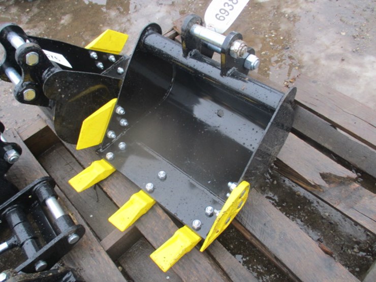 #6938-•-40cm-toothed-bucket-image-1