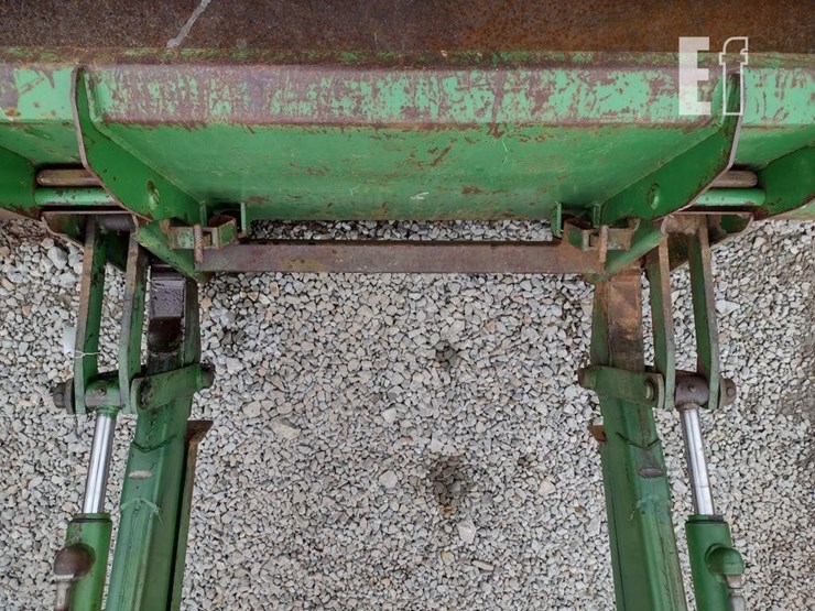 john-deere-245-image-7