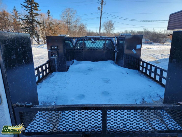 2017-chevrolet-silverado-3500hd-image-19