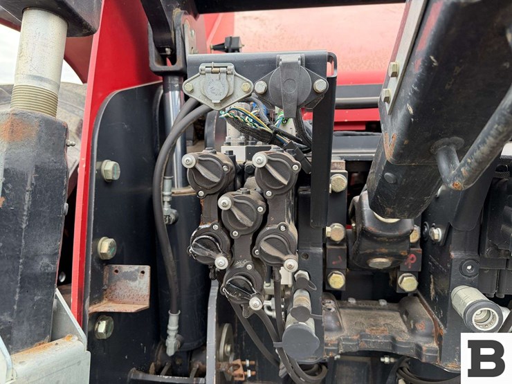 2012-case-ih-600-image-45