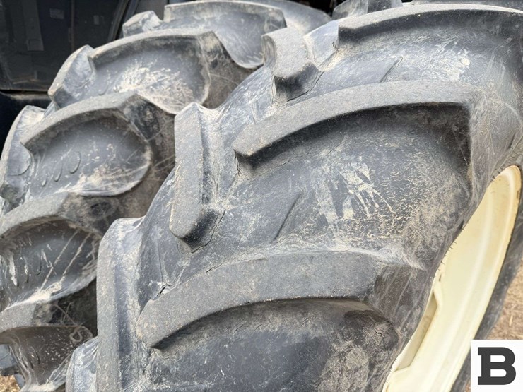 new-holland-t8.330-image-17