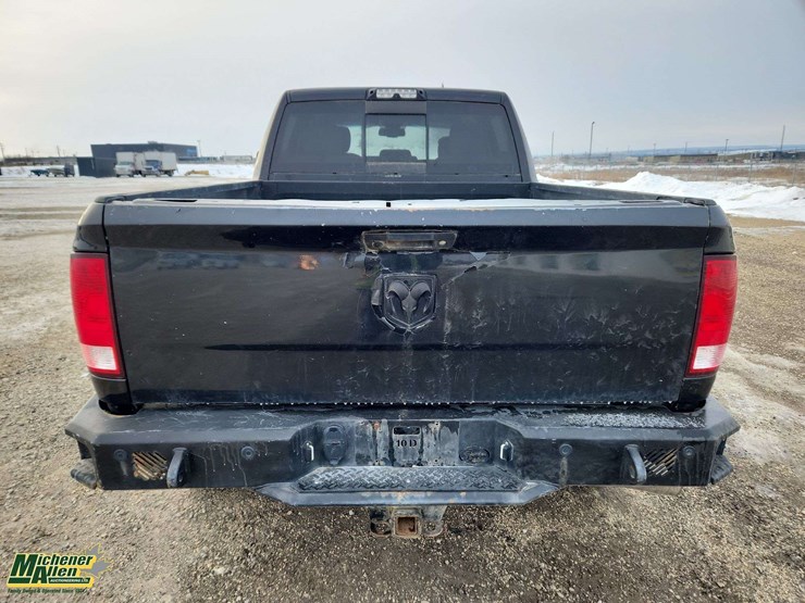 2017-dodge-3500-image-7