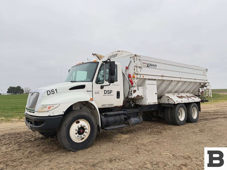 international-4400-image-1