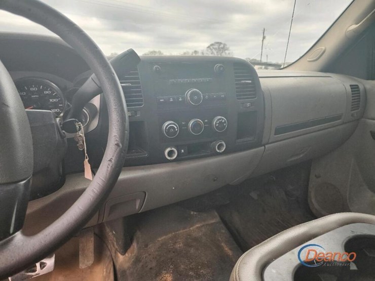 2011-chevrolet-silverado-2500-image-6