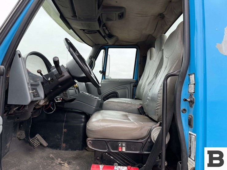 2003-international-7600-image-45