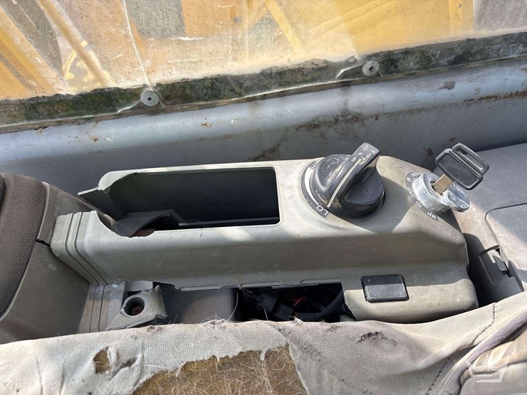 2005-kobelco-135sr-image-12