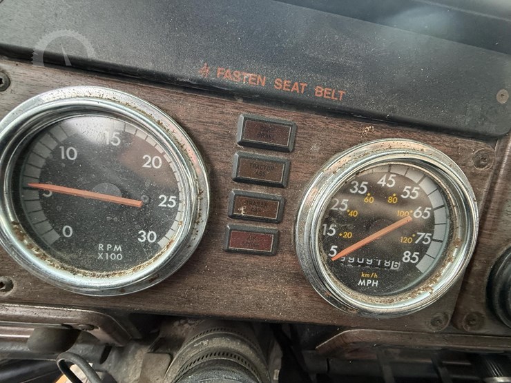 1988-freightliner-flc120-image-22