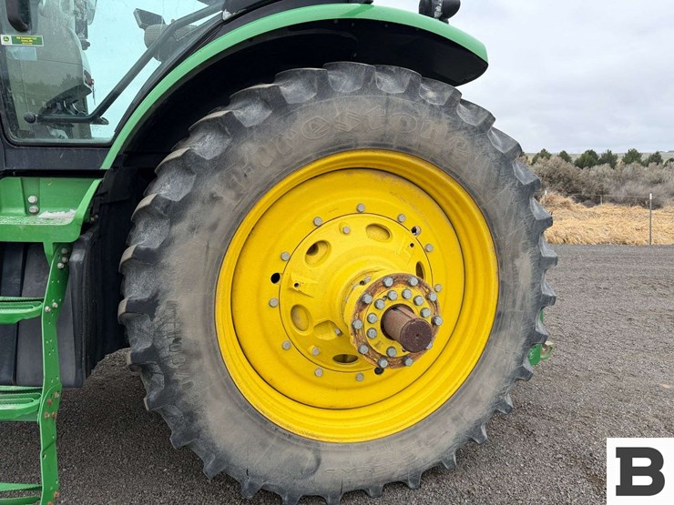 2011-john-deere-8310r-image-24