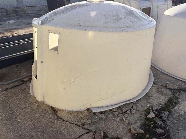 (2)-poly-dome-calf-huts-image-5