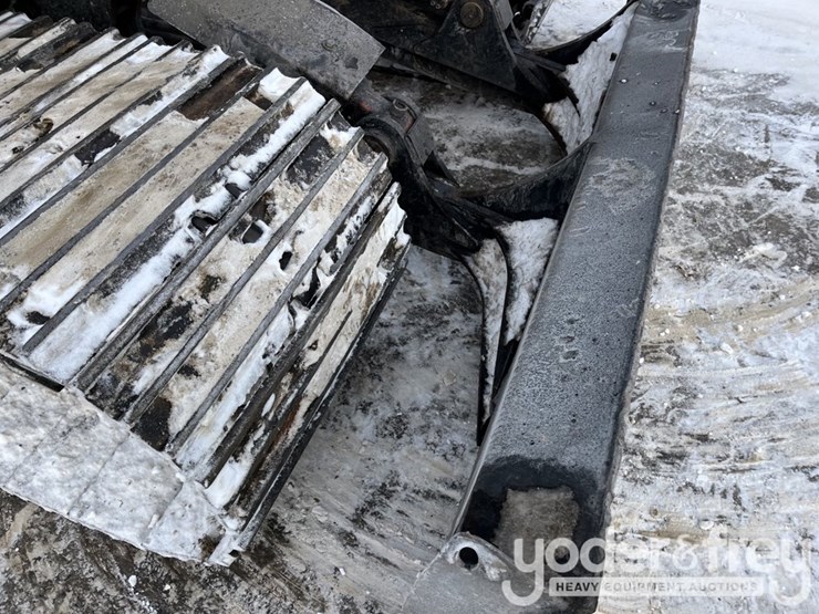 2022-deere-135g-image-12