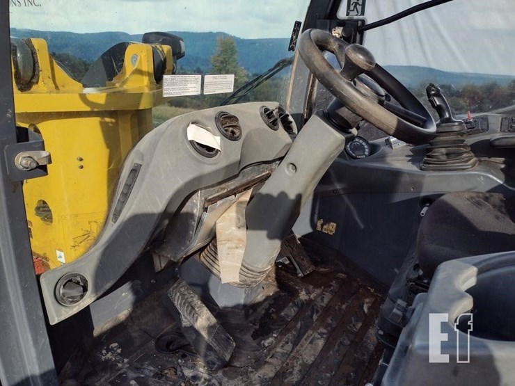 2021-deere-304l-image-11