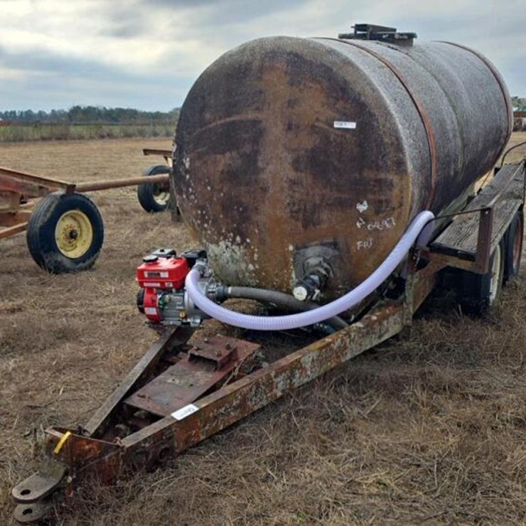 1000-GAL NURSE TANK ON TRAILER: NEW PUMP