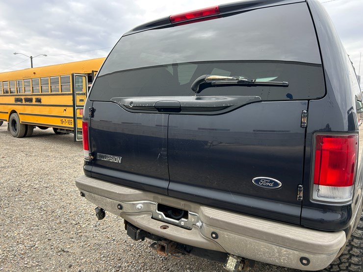 2000-ford-excursion-image-12