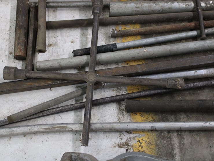 assortment-of-tire-tools-and-breaker-bars-image-2