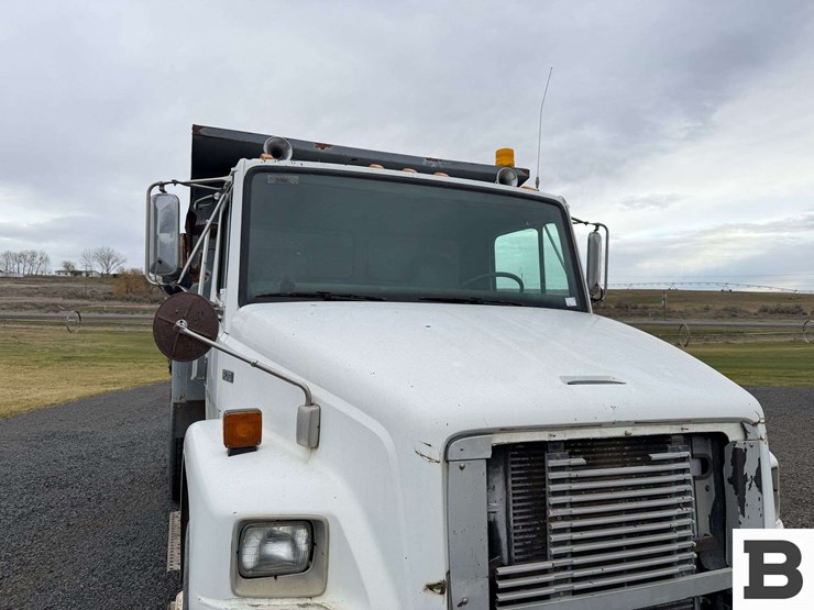 1996-freightliner-fl70-image-7