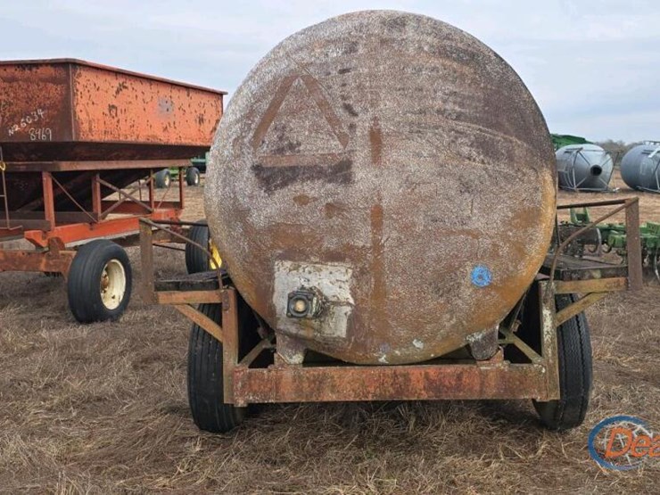 1000-gal-nurse-tank-on-trailer:-new-pump-image-8