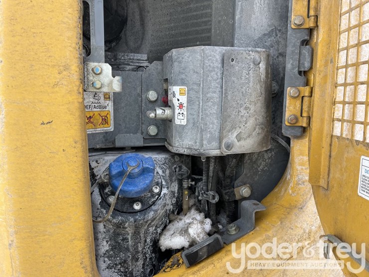 2022-deere-135g-image-35