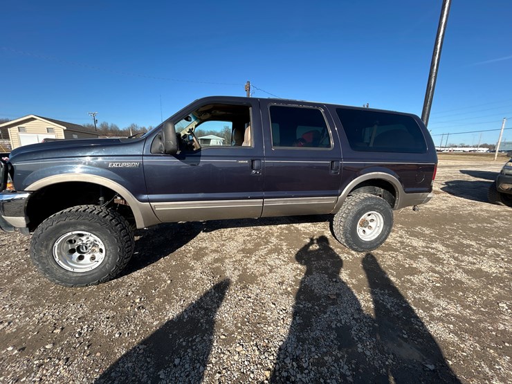 2000-ford-excursion-image-1