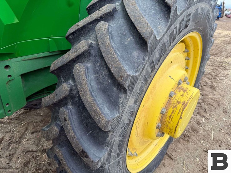 2012-john-deere-7215r-image-41