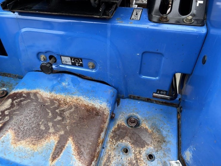 2017-new-holland-workmaster-40-image-39