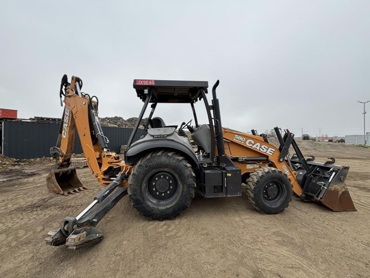 2018-case-580sn-image-7