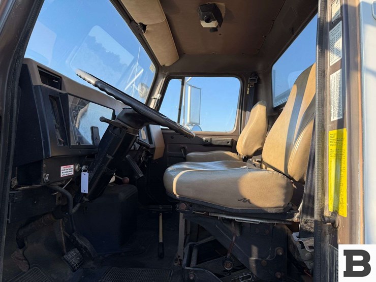 1992-international-4800-image-40