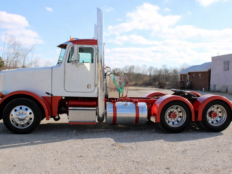 2000-peterbilt-378-image-1