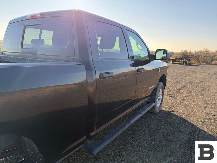 2019-dodge-2500-image-23