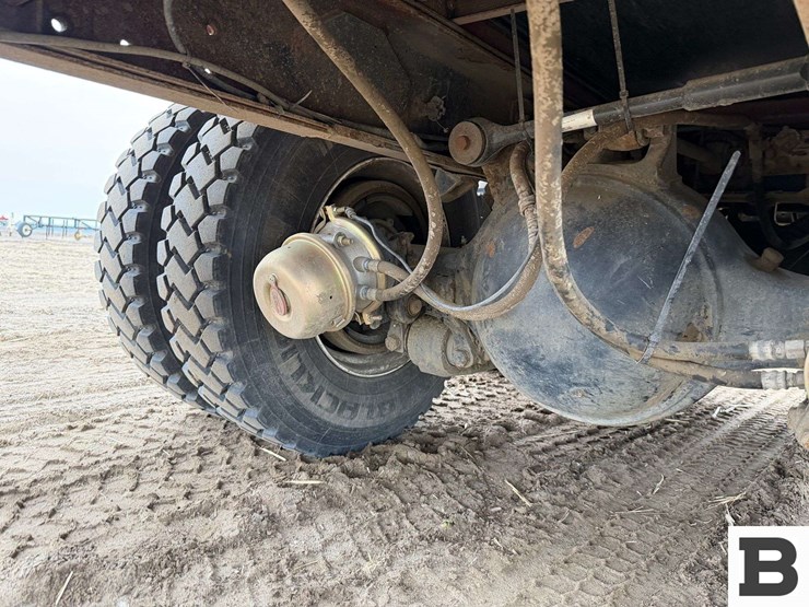 2003-international-7600-image-30