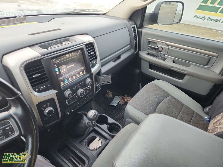 2017-dodge-3500-image-24