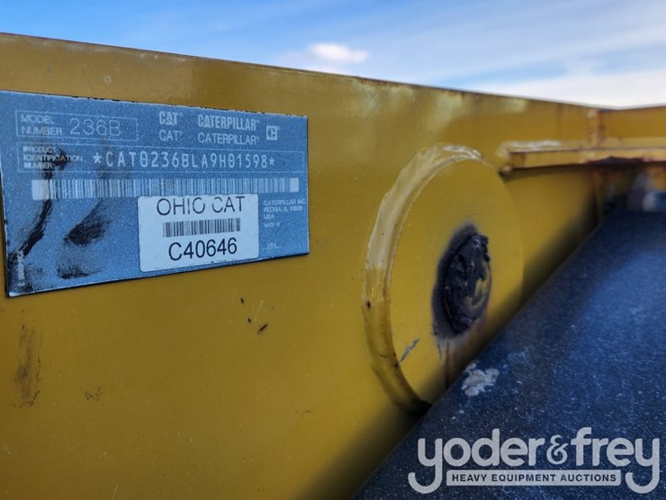 2011-caterpillar-236b3-image-15